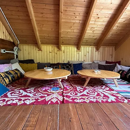 山林小屋 & Rilindja 瓦勒博内