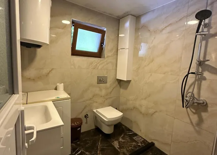 山林小屋 & Rilindja 瓦勒博内