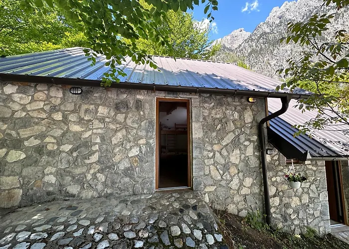 & Rilindja 山林小屋 *