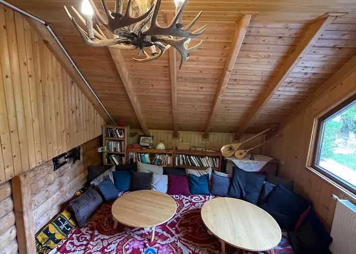 山林小屋 & Rilindja *