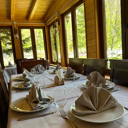 & Rilindja ロッジ *