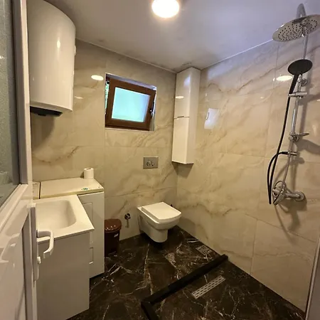 ロッジ & Rilindja ヴァルボナ