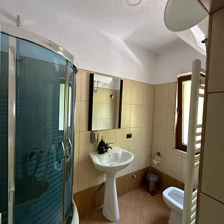 ロッジ & Rilindja *